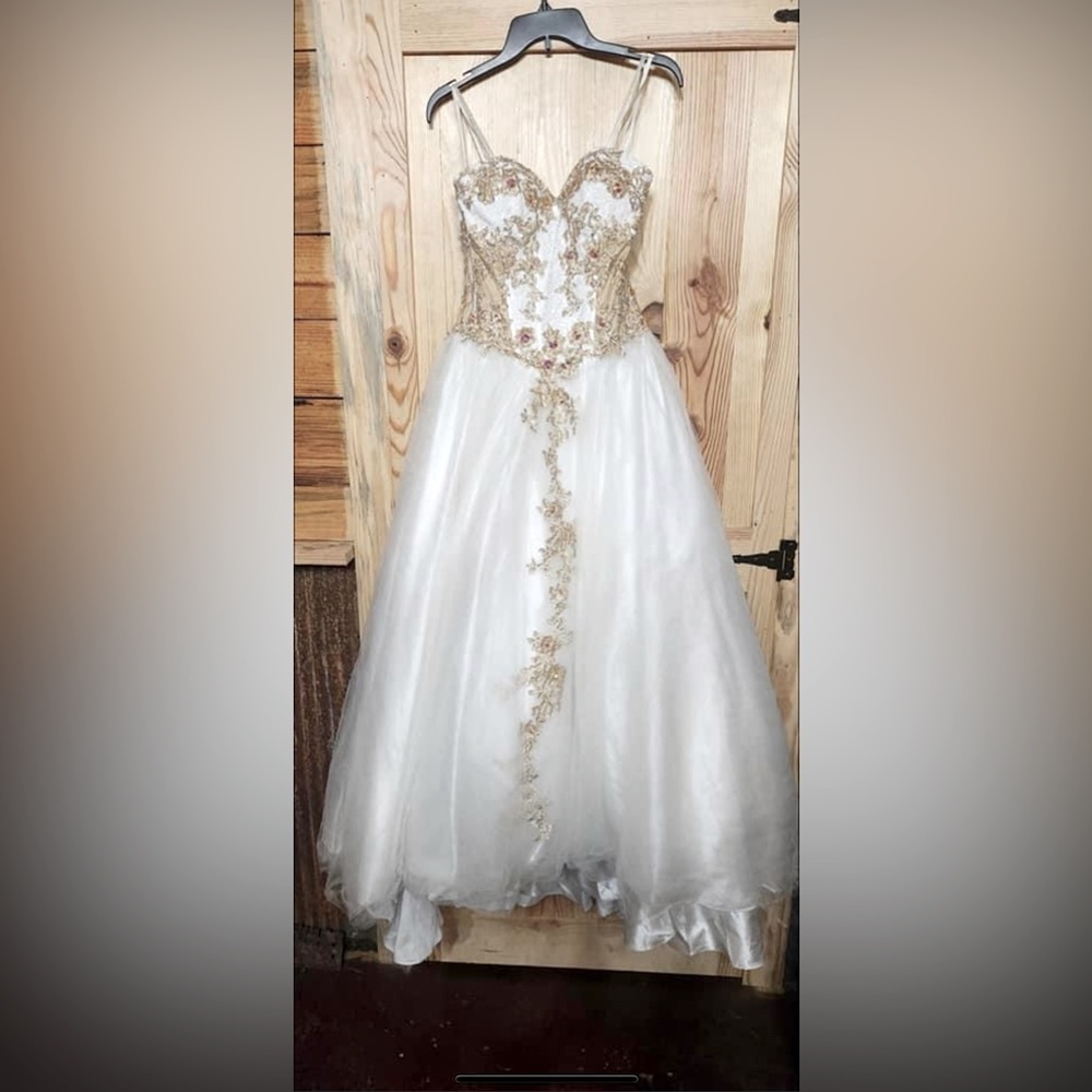 vienna white and gold dress size 8